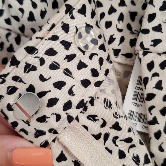 Shorts - Picture 3 of 4